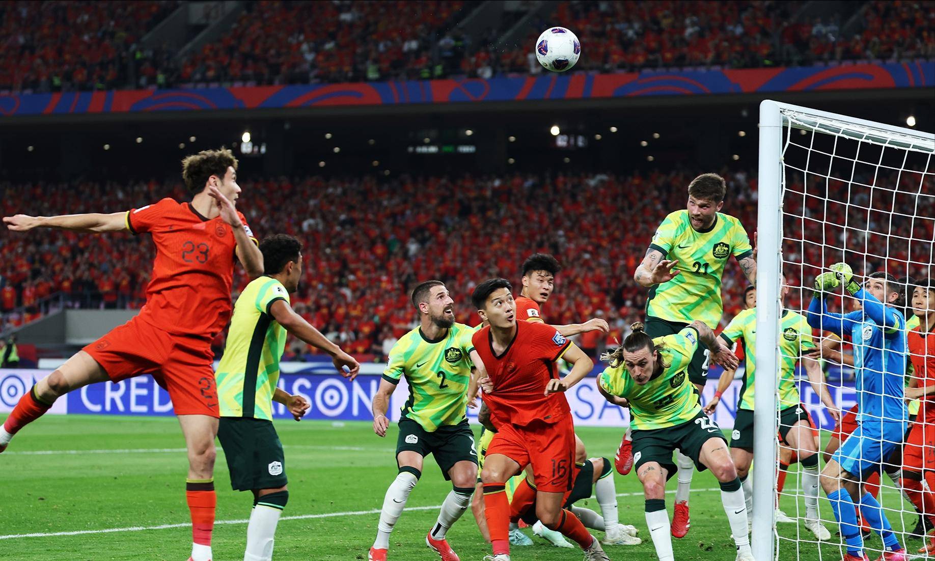 包含足坛强队喜闻乐见，英格兰联赛豪强角逐激烈的词条