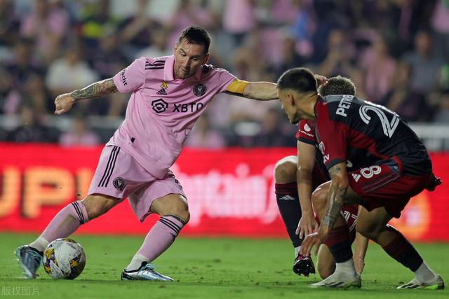 梅西伤愈复出，战术调整首场表现抢眼，拜仁球迷欢呼！