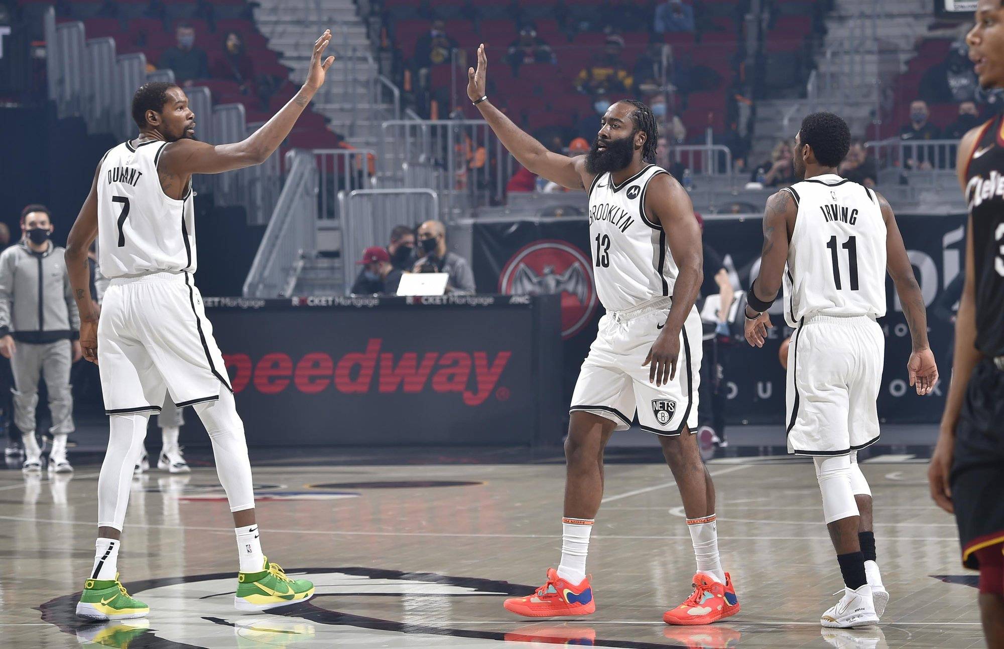 萨拉赫伤愈复出，战术调整首场表现抢眼，篮网球迷欢呼！