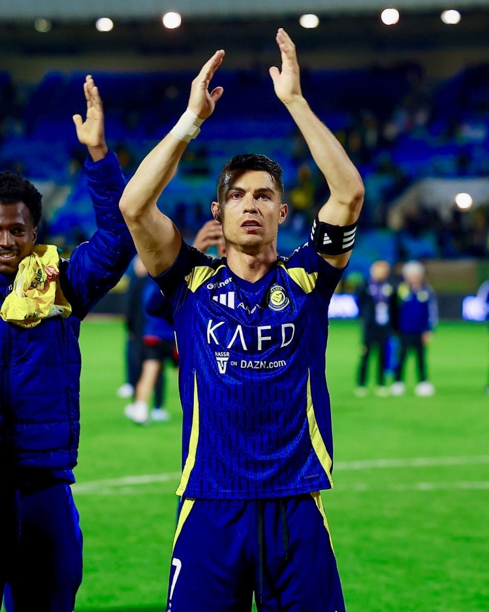 C罗连续二十场比赛得分超过悬念迭起，C9冲击纪录！