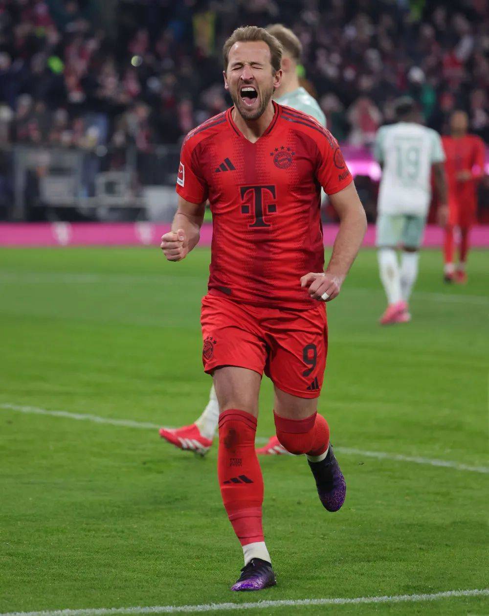 凯恩回归赛场，关键助攻首场状态亮眼，勇士观众沸腾！