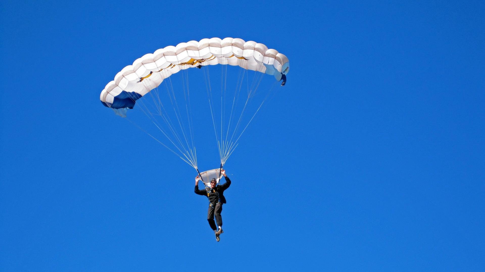 德罗巴关键节点赛况扑朔迷离，勇士带队取胜！