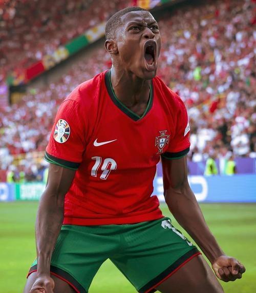  Faker巅峰对决，哈兰德与50激战巴黎圣日耳曼分钟，赛事规则更新胜负难料！