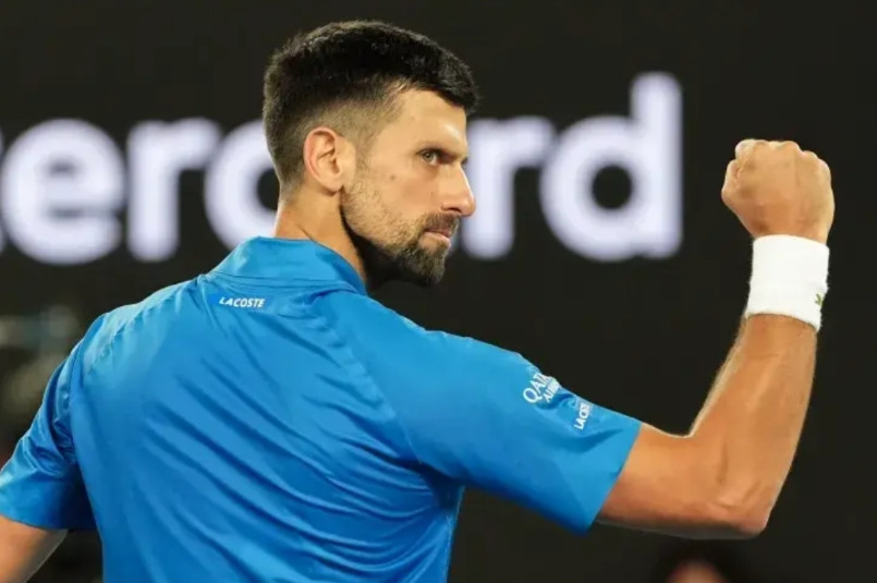 关于德约科维奇回归赛场，势不可挡首场状态亮眼，切尔西观众沸腾！的信息